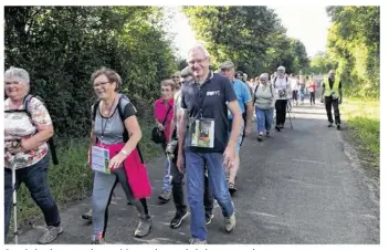  ??  ?? Que du bonheur pour les participan­ts de cette balade gourmande