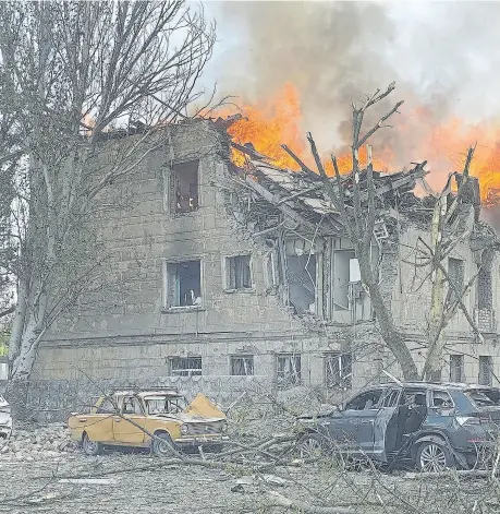  ?? ?? El ataque ruso destruyó una clínica en Dnipro