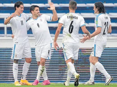  ?? Afp ?? Núñez, Suárez, Bentancur y Cavani festejan el 2-0 del N° 9; Uruguay goleó en Colombia