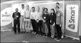  ??  ?? Representa­tives from Smart, UNOCHA, World Vision Philippine­s and Bangladesh government and internatio­nal aid organizati­ons pose for photos after the working visit.