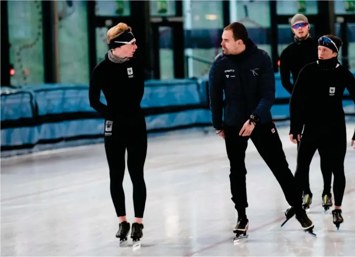  ??  ?? Peder Kongshaug (til venstre) og trener Wouter olde Heuvel under en trening i Sørmarka Arena.