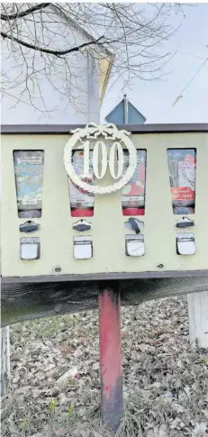  ?? FOTO: SANDRA ALGIER. ?? Der 100. Kaugummi-Automat, den Sandra Algier fotografie­rt hat. Er hängt in Lebach-Landsweile­r in der Heusweiler Straße.