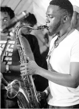  ?? PHOTOS BY STEPHANIE LYEW ?? Oshane Love blows a heartful sound into his sax during ‘Set List’ held at Harry J Recording Studio.