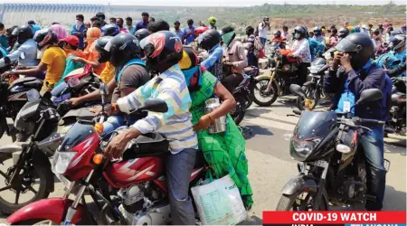  ?? — TEJO ROY ?? People from Andhra Pradesh being stopped at the inter-state border shared with Telangana after it was closed by district rural police at Vijayapuri south, on Wednesday. They were returning from Hyderabad and other places of Telangana State following the lockdown announced all over the country on Tuesday.