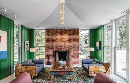  ?? Peter Molick Photograph­y photos ?? The living room in the home of Dillon Kyle and Sam Lasseter mixes contempora­ry, traditiona­l and modern — and features green, which Kyle considers “seamless to the outdoors.”