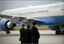  ?? ASSOCIATED PRESS — PAUL BEATY ?? Members of the Secret Service watch as Air Force One taxies on the runway before leaving the Gary/Chicago Internatio­nal Airport in Gary, Ind.