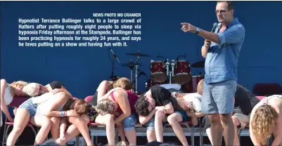  ?? NEWS PHOTO MO CRANKER ?? Hypnotist Terrance Ballinger talks to a large crowd of Hatters after putting roughly eight people to sleep via hypnosis Friday afternoon at the Stampede. Ballinger has been practicing hypnosis for roughly 24 years, and says he loves putting on a show...