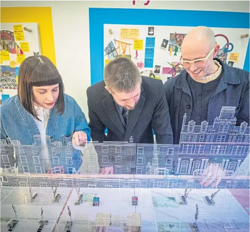  ?? ?? VISION OF THE FUTURE: Members of the public viewing the proposed plans for Union Street at Dundee Design House.