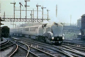  ?? COLOURRAIL ?? Colour photograph­s of Gresley’s first ‘A4’ and the ‘Silver Jubilee’ service are rare but here, engine No. 2509 Silver Link is captured heading this prestigiou­s service at Darlington a month after inaugurati­on in September 1935.