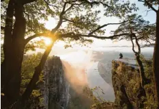  ??  ?? Spektakulä­re Felsformat­ionen in der Sächsische­n Schweiz.