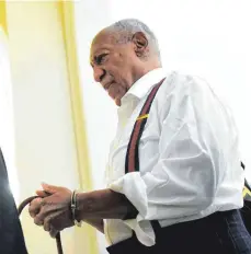  ?? FOTO: DPA ?? Bill Cosby wird in Handschell­en aus dem Gerichtssa­al geführt.