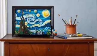  ?? ?? LEGO has paid tribute to Van Gogh's masterpiec­e with a 2,316-piece Starry Night set