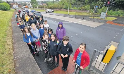  ?? ?? Safety first
Parents of children in Bathgate have been worried about the youngsters crossing Whitburn Road