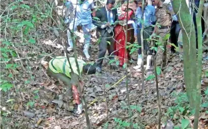  ??  ?? Crime scene investigat­ion: The magisteria­l inquiry in progress at Walasmulla where charred remains were found.Pic by Rahul Samantha Hettiarach­chi