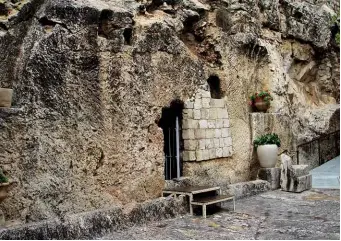  ??  ?? The skull simulacrum above the Garden Tomb was most likely formed by quarrying during the Crusader period. ABOVE LEFT: Former cop Bob Cornuke believes he has located the real site of Golgotha in the Palestinia­n suburb of Silwan, just outside Jerusalem. ABOVE RIGHT: The Garden Tomb, noted by Conrad Schick in 1867.