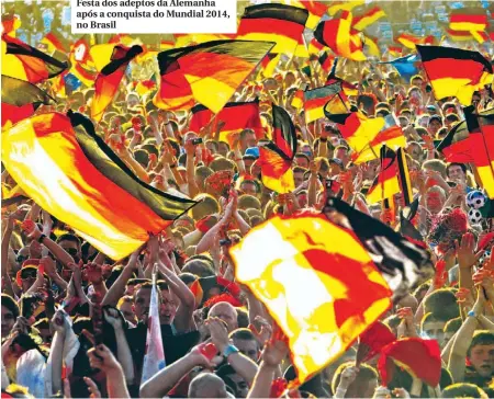  ??  ?? Festa dos adeptos da Alemanha após a conquista do Mundial 2014, no Brasil