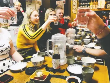  ?? PHOTOS: MIA STAINSBY ?? Montreal expat Amanda Addey-Jibb, left, leads Ninja Food Tours’ izakaya tour in Tokyo.