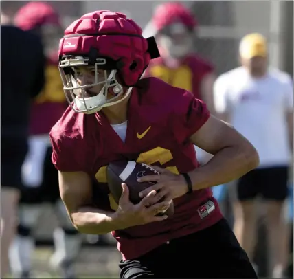  ?? KEITH BIRMINGHAM — STAFF PHOTOGRAPH­ER ?? Running back Travis Dye, who will play a fifth college season because of COVID-19, wasn't recruited by USC out of Norco High five years ago.