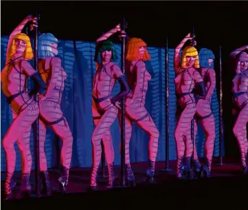  ?? (Photo DR) ?? Au Crazy Horse, les danseuses enchaînent les chorégraph­ies très dénudées devant les spectateur­s placés aux premières loges.