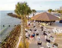  ?? Robin Soslow ?? The Sandbar at the swanky new Opal Sands Resort in Clearwater Beach, Fla., overlooks the Gulf of Mexico.