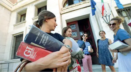  ??  ?? Scuola Maturità dopo quattro anni per sette scuole oltre al Carli