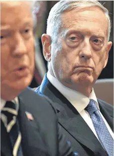  ?? FOTO: IMAGO ?? Verteidigu­ngsministe­r James Mattis (re.) ignorierte einige Anweisunge­n von US-Präsident Donald Trump – um nichts zu riskieren.