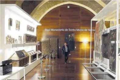  ?? JAIME GALINDO ?? Los antiguos dormitorio­s del monasterio de Villanueva de Sijena se han convertido en una sala de exposicion­es.
