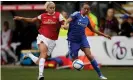  ?? Photograph: Scott Heavey - The FA/The FA/Getty Images ?? Ashlee Hincks of Chelsea (right) up against Steph Houghton of Arsenal during the inaugural FA Women’s Super League match on 13 April 2011.