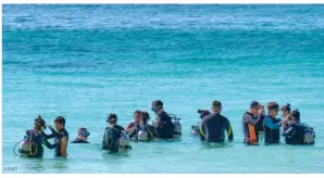  ??  ?? 123rf
ABOVE
Boracay is an idyllic place to earn your diving certificat­ion