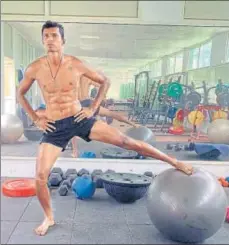  ?? TWITTER ?? Post lockdown India pacer Navdeep Saini has started running on track and following n an exercise routine that includes yoga, balancing drills and weight training.