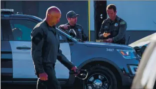  ?? DYLAN BOUSCHER — STAFF ARCHIVES ?? San Jose police officers wrap up after a hostage situation ended peacefully on June 18, 2020.