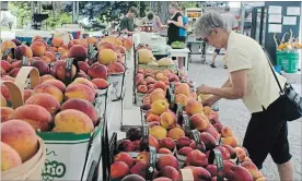  ?? LUKE EDWARDS METROLAND ?? Roadside farm stands are a popular alternativ­e for shoppers who want fresh local produce but aren’t able to make it out to one of Niagara’s farmers markets.