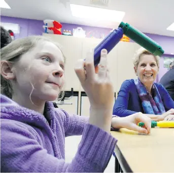  ?? PATRICK DOYLE ?? Ontario Premier Kathleen Wynne visits Olivia, 9, Thursday before announcing the province is giving CHEO $105 million to construct a new building for child health services on campus.