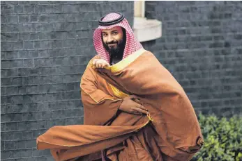  ?? FOTO: DPA ?? Mit dem Eingeständ­nis, Jamal Khashoggi sei bei einem „Würgegriff“im saudi-arabischen Konsulat in Istanbul zu Tode gekommen, will Riad Thronfolge­r Mohammed bin Salman (Bild) aus der Schusslini­e nehmen.