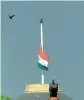  ?? — PTI ?? The half mast national flag at the Rashtrapat­i Bhawan in New Delhi on Monday.