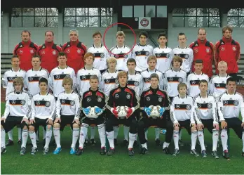  ??  ?? National set-up...(back row, circled) with the German under-15 squad in November 2010