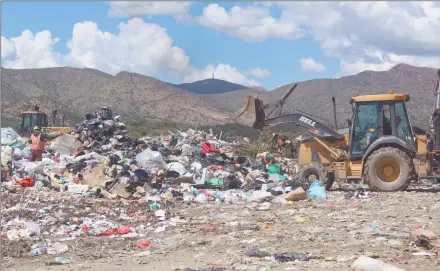  ?? Photo: Nampa ?? Hazardous… A backhoe loader, pictured at the Kupferberg Landfill site’s general waste management plant.