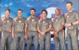  ?? KUNAL PATIL/HT PHOTO ?? ■ Former cricketers (from left) Jonty Rhodes, Virender Sehwag, T Dilshan, Sachin Tendulkar, Brian Lara and Brett Lee during the Road Safety World Series launch in Mumbai on Thursday.