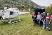  ?? (DR) ?? Héli Air Monaco a acheminé des colis de la CroixRouge monégasque dans les vallées de la Roya et de la Vésubie.