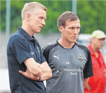  ?? FOTO: IMAGO ?? Geplatztes Erfolgsduo: Manager Jan Schindelme­iser (li.) und Trainer Hannes Wolf im Trainingsl­ager.