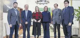  ?? EL PERIÓDICO ?? María Guardiola y Mercedes Morán junto a los responsabl­es de UNEF, ayer.