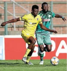  ?? /Steve Haag/ BackpagePi­x ?? Best foot forward: Baroka goal scorer Richard Mbulu, left, fights for the ball with AmaZulu’s Augustine Mulenga in their match at King Zwelithini Stadium on Tuesday.
