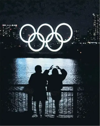  ?? EUGENE HOSHIKO / AP ?? Una imagen de los aros olímpicos, en Tokio