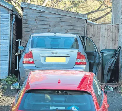  ?? Picture: Angus Findlay. ?? The scene of the incident on Dundee Road, Perth, yesterday.