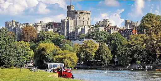  ??  ?? Royal wedding venue: Windsor Castle stands high above the River Thames. Inset below: Prince Harry and Meghan Markle