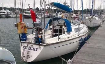  ??  ?? ABOVE Gas bottles stowed on Waterlily’s stern on their original plinths
FAR LEFT Original plinths were starting to deteriorat­e
LEFT New glassfibre encapsulat­ed plinths