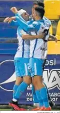  ?? SERGIO REYES / LOC ?? El Málaga celebra el 0-1.