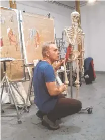  ?? STAFF FILE PHOTO ?? Roberto Osti leads an anatomy talk at Townsend Atelier. “Shaman” by Roberto Osti.