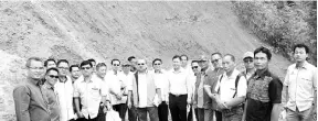  ??  ?? Pairin (centre) with his ministry, PWD and other government officials visiting the collapsed slope.