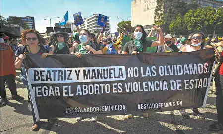  ?? ?? En Guatemala, exigieron justicia para las víctimas de feminicidi­o
